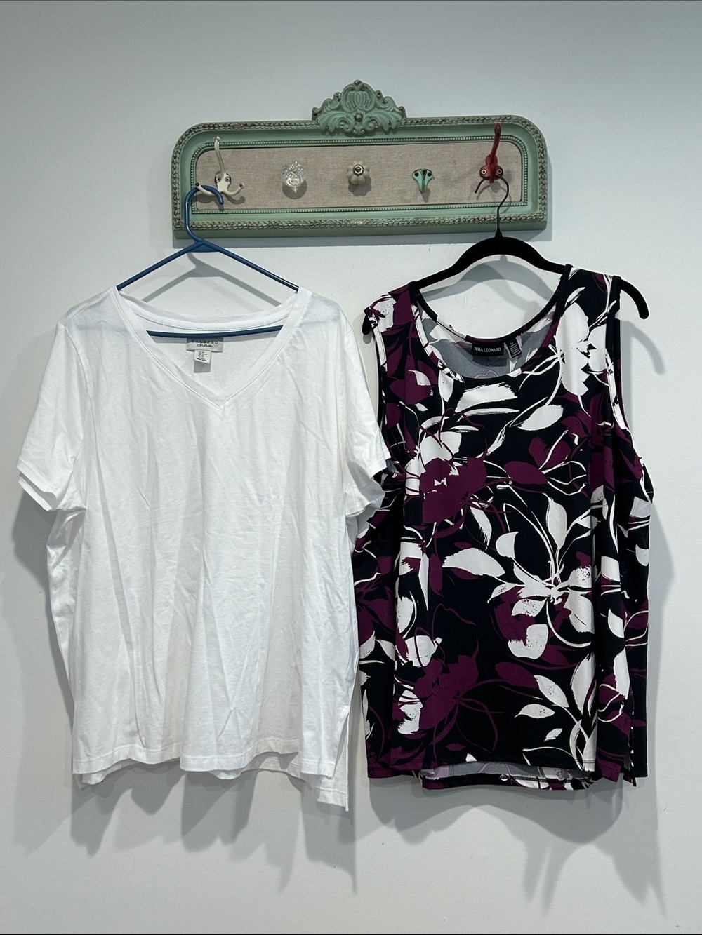 Calypso St. Barth / Nina Leonard bundle Floral Sleeveless Shell Plum White 2X